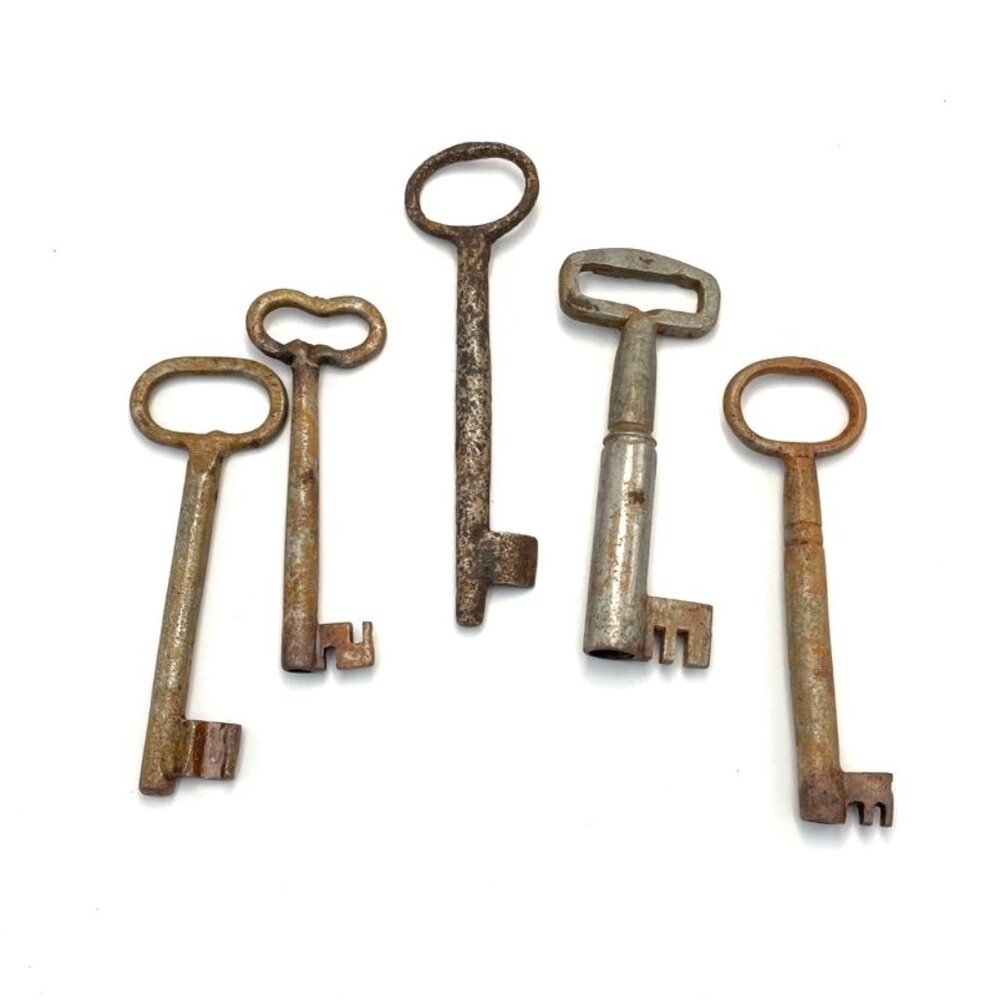 Vintage Barrel Keys Lot of 5 Various‎ Shapes & Sizes Rustic Patina